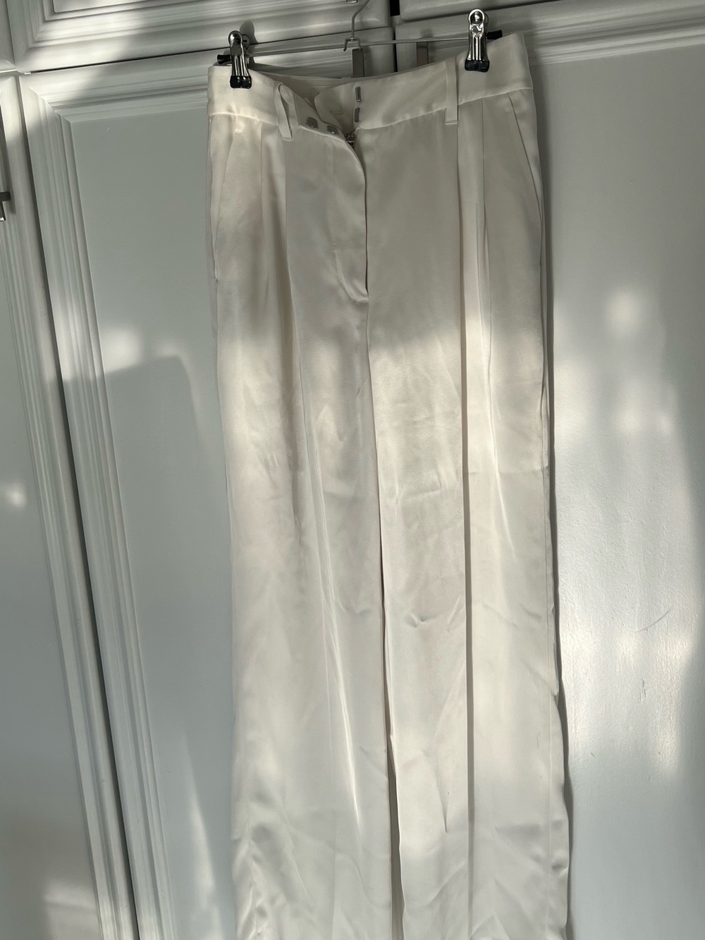 Aritzia Effortless Cream Satin Dress Pants size 2 - Classic Tailored Trousers